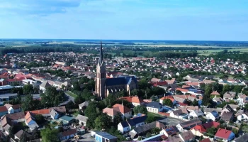 Bátaszéki Nagyboldogasszony-templom - Szentháromság Tér