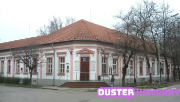Csemegi Károly Könyvtár - Szentháromság Tér 12