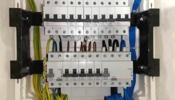 Csere és Pécsvárady Épületvillamossági Kft - Hungary