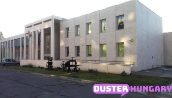 Dombóvári Városi Könyvtár - Hunyadi Tér 25