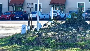 Gyöngyös vasútállomás 125 éves alapítási emlékmű - Magyarország