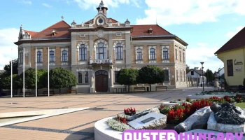 Polgármesteri Hivatal Tolna - Hősök Tere 1