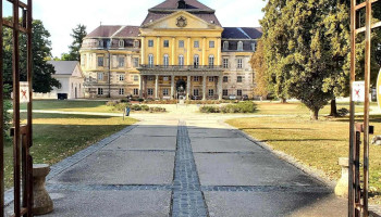 Volt Batthyányi-Strattmann kastély és melléképületei - Dr. Batthyány U. 3 Volt Batthyányi-Strattmann kastély és melléképületei - Dr. Batthyány U. 3