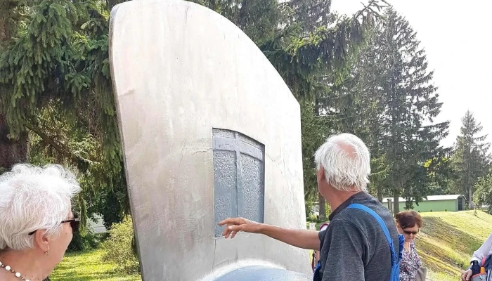 A Tiszaloki Vizeromu Hadifogoly Epitoinek Emlekmuve Ertekelesek - Tiszalök