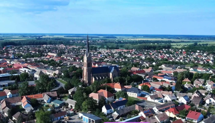 Bátaszéki Nagyboldogasszony-templom - Szentháromság Tér