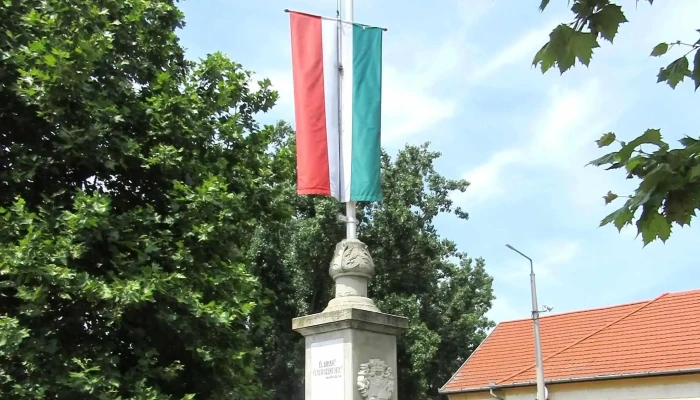 Berettyoujfalu Orszagzaszlo Turistalatvanyossag - Berettyóújfalu