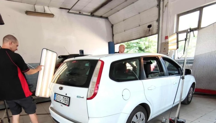 Bogi -  Autoszerviz Kft Karosszerialakatos - Komárom