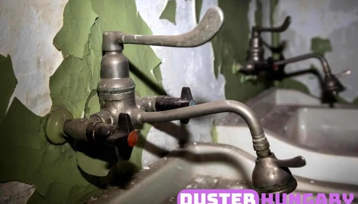Budapestscenes Bunkertura A Tulajdonostol - Budapest