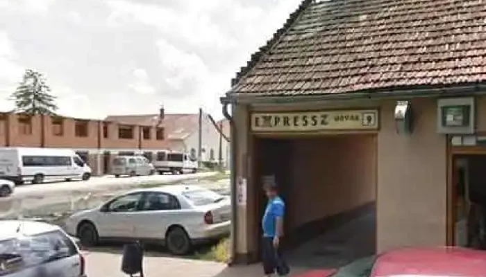 Cipész és táskás - Erzsébet Tér 9