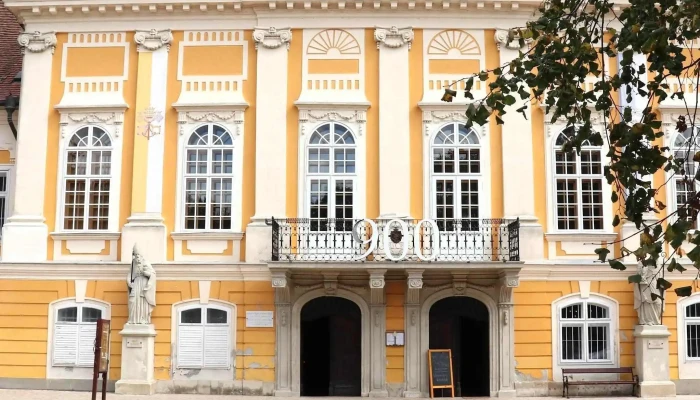 Csorna Szent Istvan Ter Turistalatvanyossag - Csorna