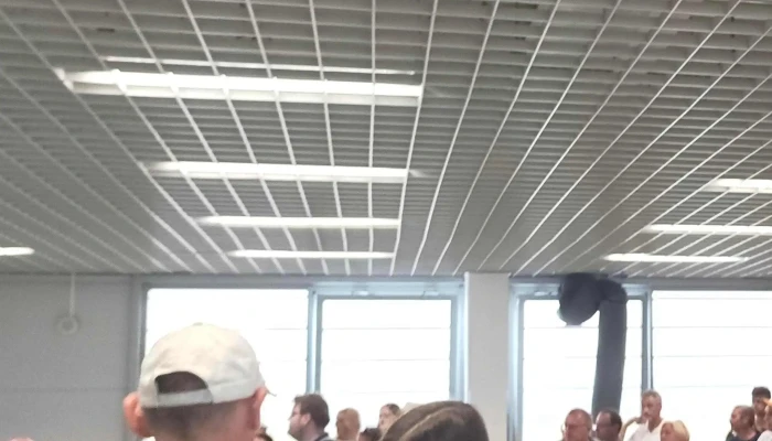 Debrecen Nemzetkozi Repuloter Deb Hol - Debrecen