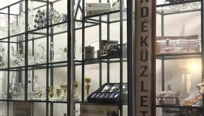 Debreczeni Ajandek Gravirozas Kulcsmasolas Belyegzo Legfrissebb - És