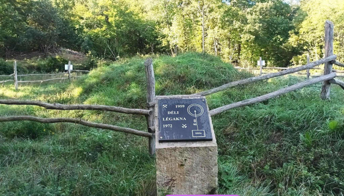 Deli Legakna Kincsesbanya Bezart Melymuvelesu Bauxitbanya Tomedekelt Legaknaja Osszes - Kincsesbánya