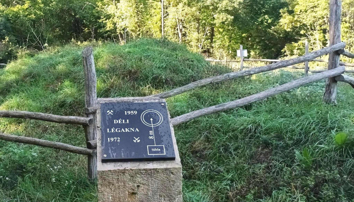 Deli Legakna Kincsesbanya Bezart Melymuvelesu Bauxitbanya Tomedekelt Legaknaja Turistalatvanyossag - Kincsesbánya