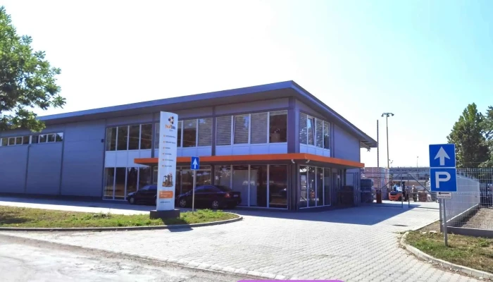 Dp Ker Kft - Huf Bau partner - Bejárat A Szervìz Út Felől