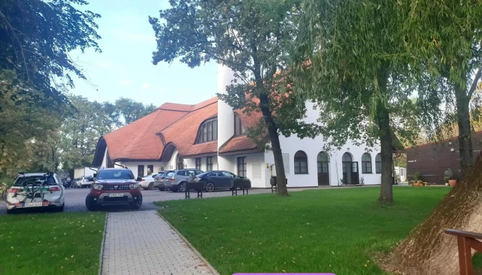 Facanliget Rendezvenyhaz Kulso - Nádudvar