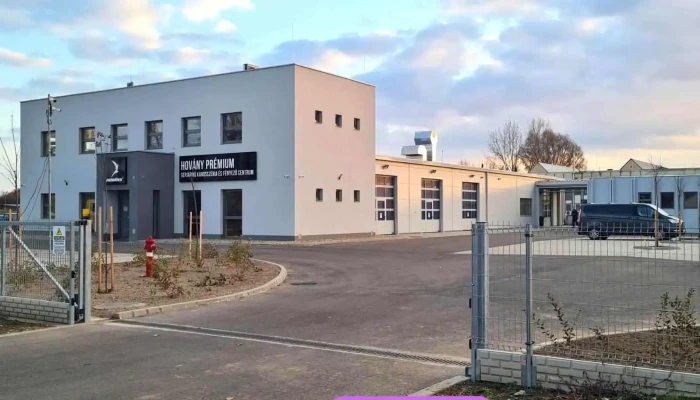 Hovany Premium Gepjarmu Karosszeria Es Fenyezo Centrum A Tulajdonostol - Szeged