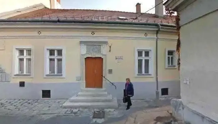 Jatszo Fiuk Kisplasztika Utcakep Es 360deg - Székesfehérvár