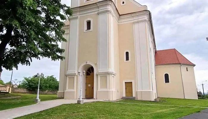Kéthelyi Szentháromság-templom - Hunyadi U. 1