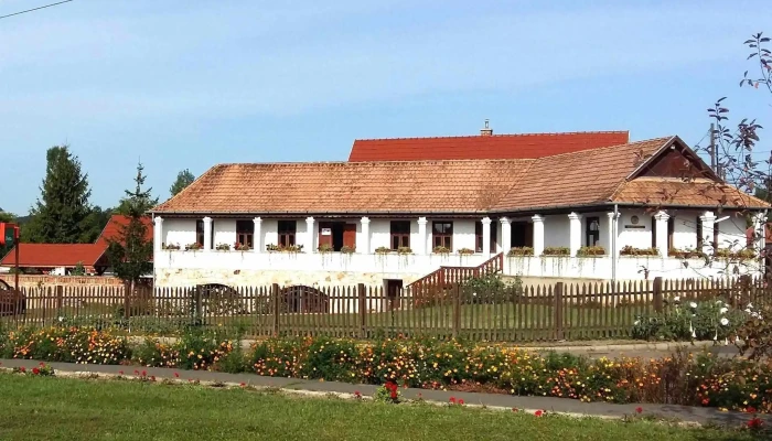 Kezmuveshaz Kazar Muzeum - Kazár
