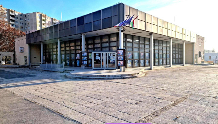 Kondor Bela Kozossegi Haz Osszes - Budapest