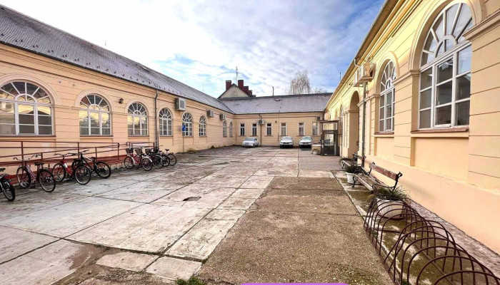 Kormanyablak A Tulajdonostol - Derecske