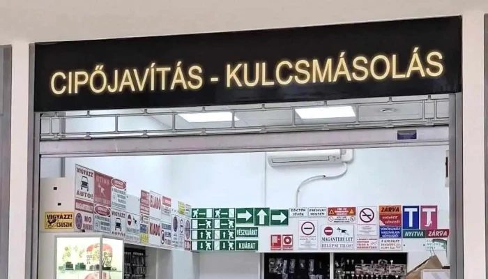 Kulcsmasolas Es Belyegzokeszites Es Cipojavitas Shoes Keys Belyegzokeszites Gravirozas Taviranyitos Autokulcs Masolas Osszes - Tatabánya