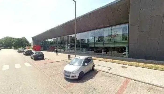 Kulcsmasolas Es Belyegzokeszites Es Cipojavitas Shoes Keys Belyegzokeszites Gravirozas Taviranyitos Autokulcs Masolas Utcakep Es 360deg - Tatabánya