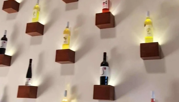 Lantos Borhaz Es Latvanypince Lantos Boraszat Ertekelesek - Soltvadkert