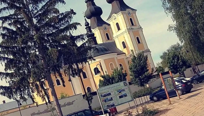 Máriapócsi Szent Mihály főangyal görögkatolikus templom - Kossuth Tér 25