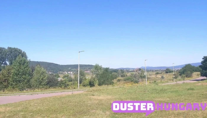 Mátraverebély (Kányás), iskola bejárati út - Mátraverebély