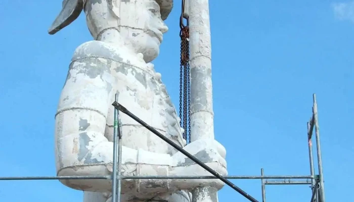 Miskahuszar Szobra A Tulajdonostol - Pákozd