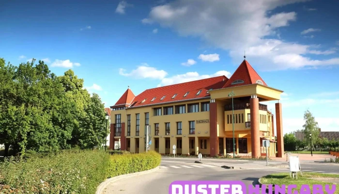 Mórahalmi Polgármesteri Hivatal - Szentháromság Tér 1