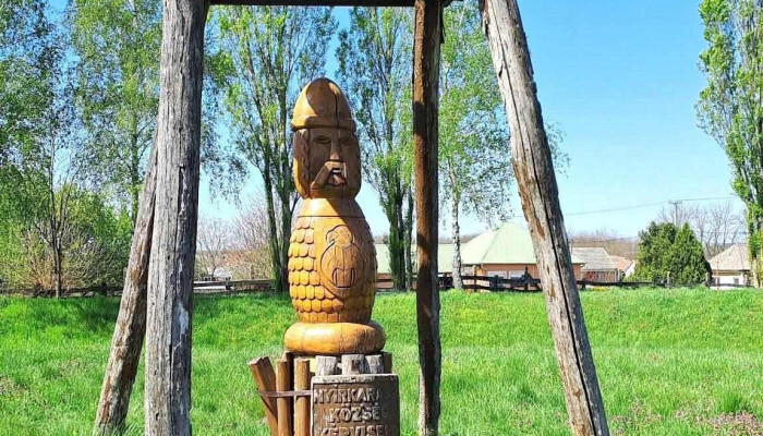 Nyírkarászi Földvár - Tass Vezér Út 46