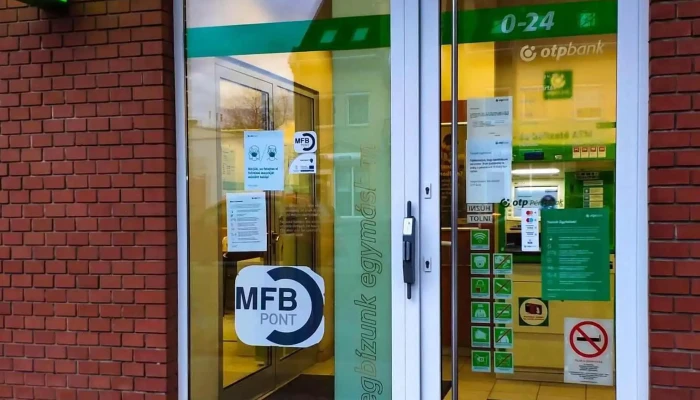 Otp Bank -    A Penztar A Fiokzaras Elott Ket Oraval Korabban Zar Kulso - Derecske