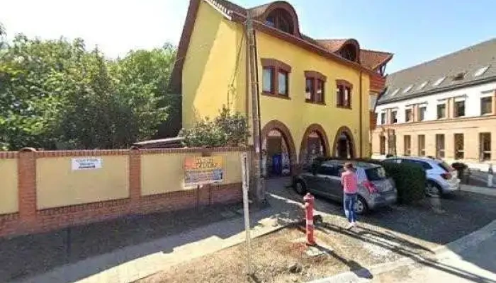 Otp Bank -    A Penztarak A Fiokzaras Elott Ket Oraval Korabban Zarnak Osszes - Nagykálló