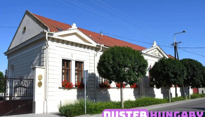 Polgármesteri Hivatal Dusnok - István Király U. 9