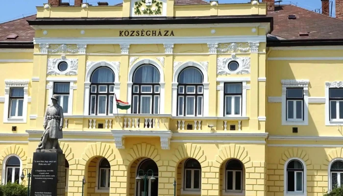 Polgarmesteri Hivatal Kunmadaras Cim - Kunmadaras