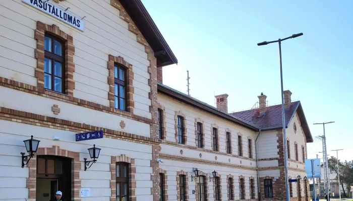 Pusztaszabolcs -  Megallo - Pusztaszabolcs