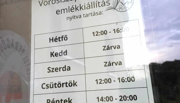 Rotary Haz   Vorosiszap Katasztrofa Emlekkiallitas A Tulajdonostol - Devecser
