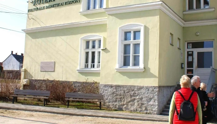 Rotary Haz   Vorosiszap Katasztrofa Emlekkiallitas Helyi Tortenelmi Muzeum - Devecser