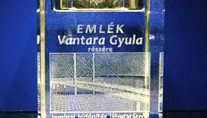 Serlegcentrum -  A Tulajdonostol - Békéscsaba