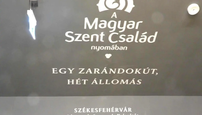 Szekesfehervari Egyhazmegyei Latogatokozpont Kozel Hozzam - Székesfehérvár