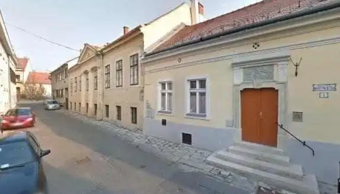 Szekesfehervari Egyhazmegyei Latogatokozpont Utcakep Es 360deg - Székesfehérvár