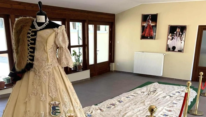 Szotteskuria  A Hudak Csalad Keziszovo Es Varro Muhelye Fotok - Csorvás