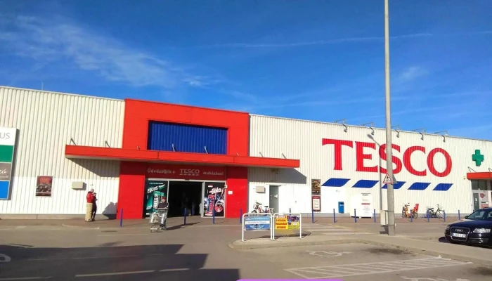Tesco - Köztársaság U. 7