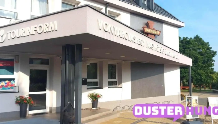 Tourinform Vonyarcvashegy E Bike Roller Elektromos Robogo Es Kerekparkolcsonzo Kulso - Vonyarcvashegy
