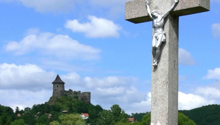 Udvozlotabla Es Szent Kereszt A Hazatert Falunak Kozel Hozzam - Salgótarján