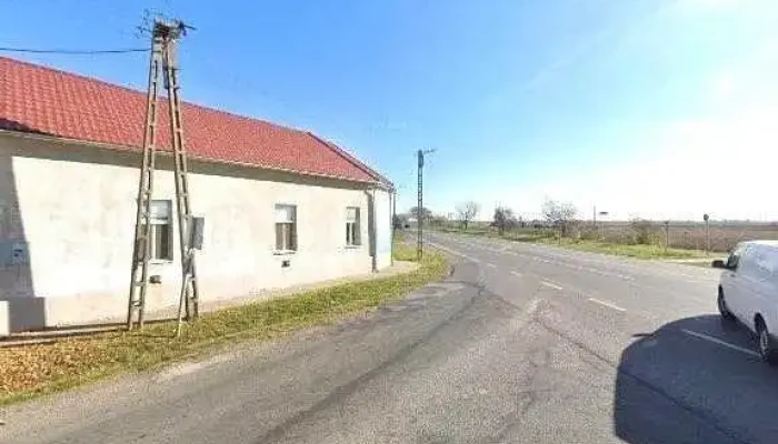 Uj Bon Nyilaszaro Kft Utcakep Es 360deg - Lánycsók