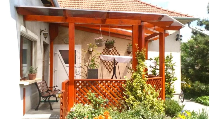 Varsányi Gyula asztalos (joinery and carpentry) - Gyóni Géza U. 25
